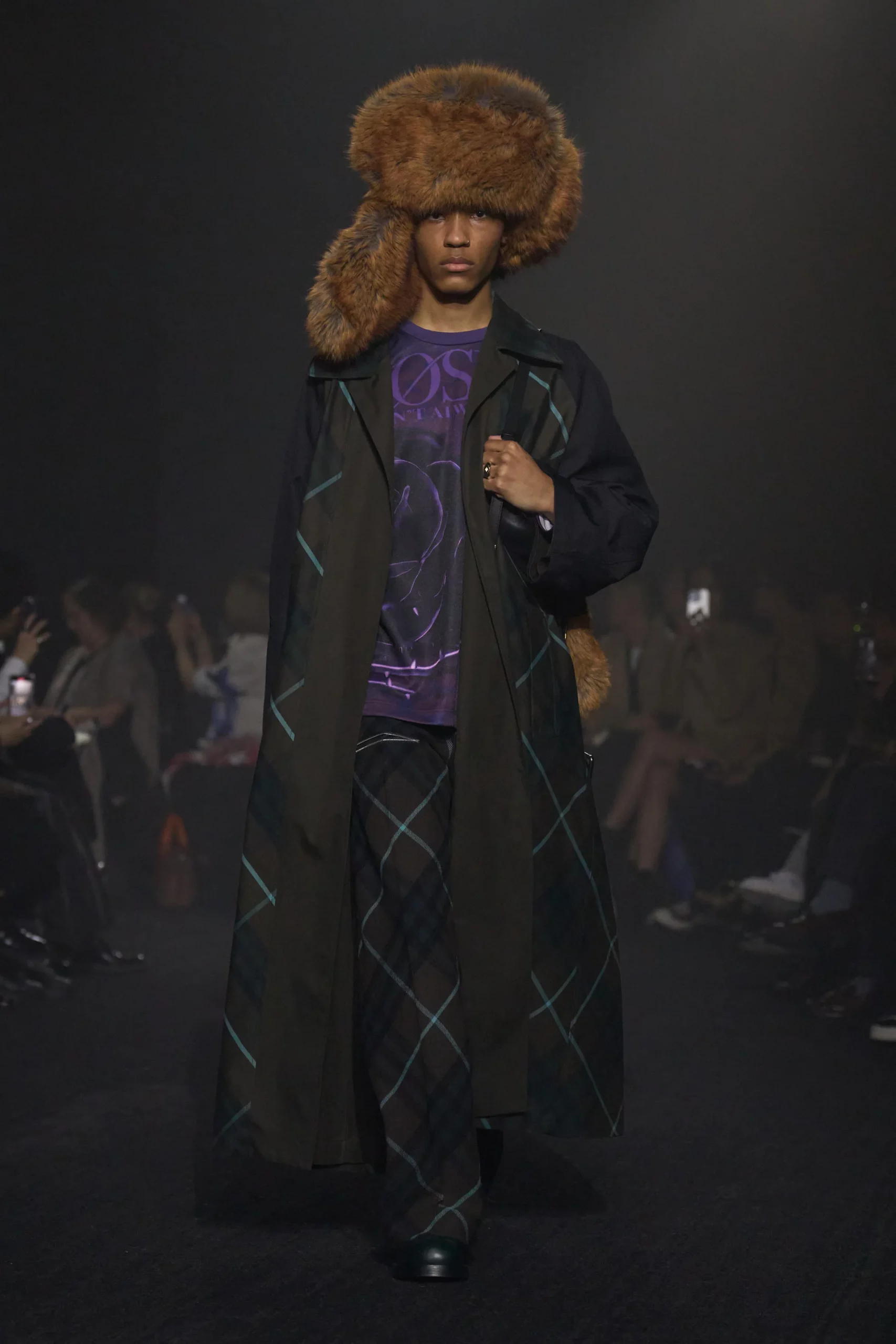 00004-burberry-fall-2023-ready-to-wear-credit-gorunway