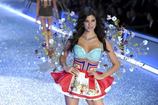 Hình ảnh Victoria’s Secret Show đốt cháy mạng xã hội tuần qua ELLE VN