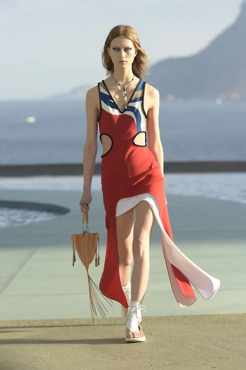 ntk-nicolas-ghesquiere-bao-tang-dia-bay-va-lv-cruise-2017-14