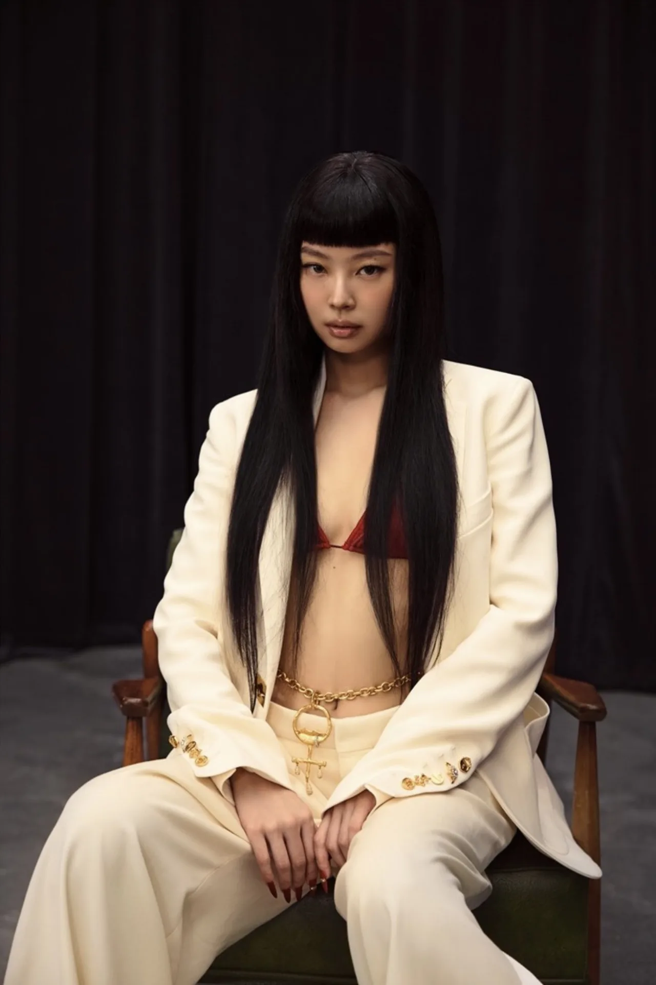 tạo hình Jennie trong extral
