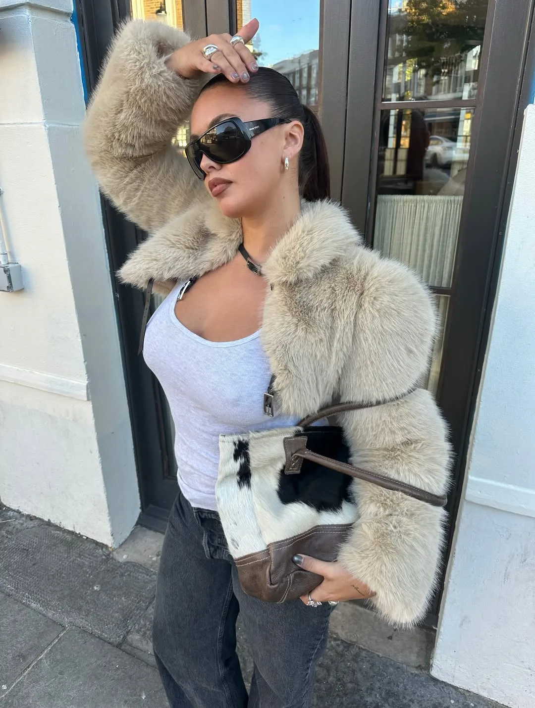 Millie Hannah dạo phố cá tính trong chiếc Grace Long sleeve Crop Jacket tông màu be nhạt của FANCÌ CLUB\