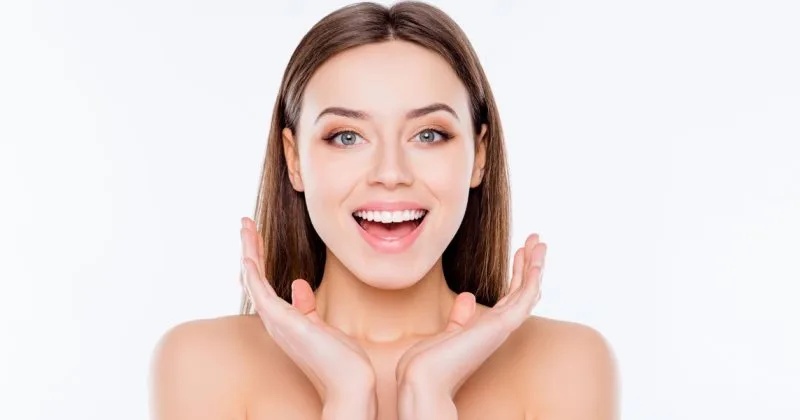 Làm đẹp đúng cách sẽ hạn chế được tác động lão hóa trên làn da của bạn. Ảnh: Gettyimages. trang điểm gây lão hóa da