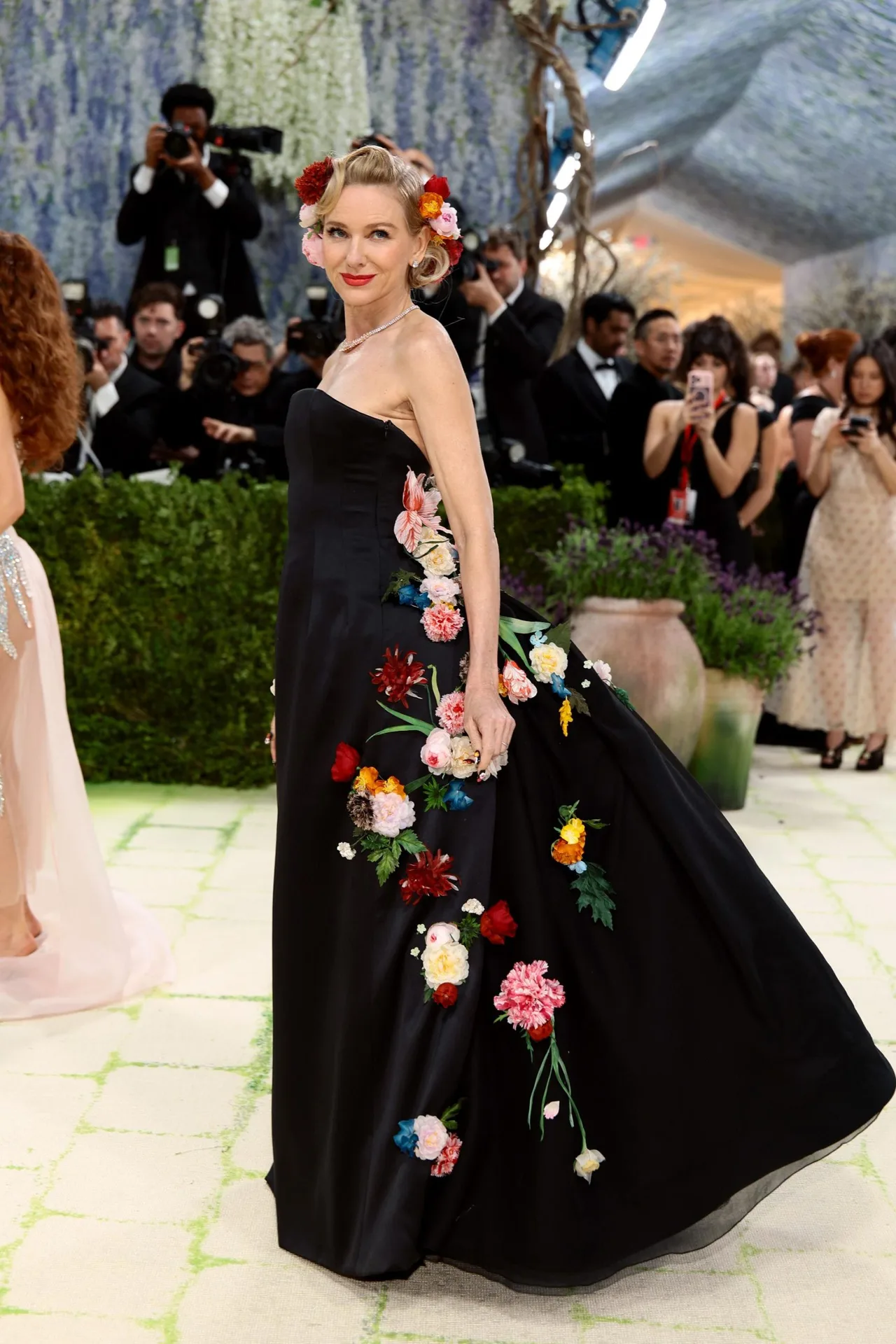 Naomi Watts tại Met Gala 2026