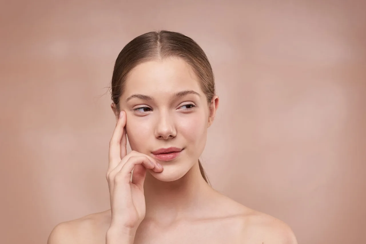 Làm thế nào để thoát khỏi nếp nhăn trên trán Làm thế nào để thoát khỏi nếp nhăn trên trán