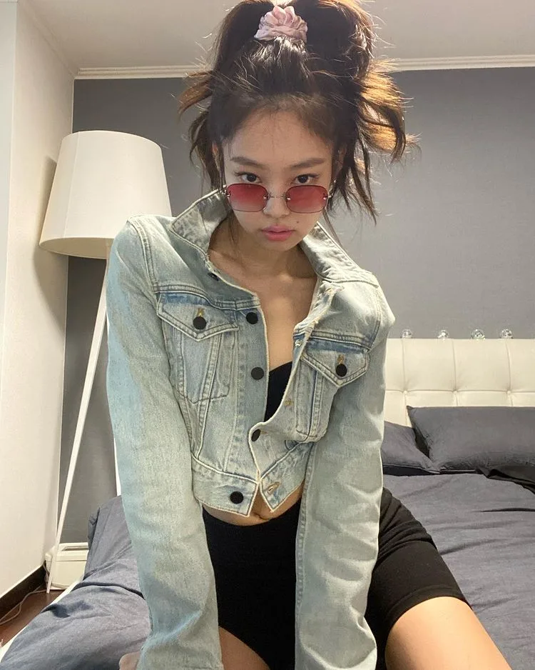cột tóc cao nửa đầu với scrunchies cột tóc cao nửa đầu với scrunchies