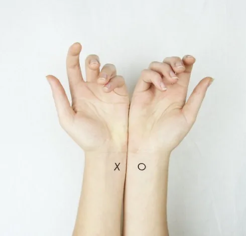 hình xăm cổ tay