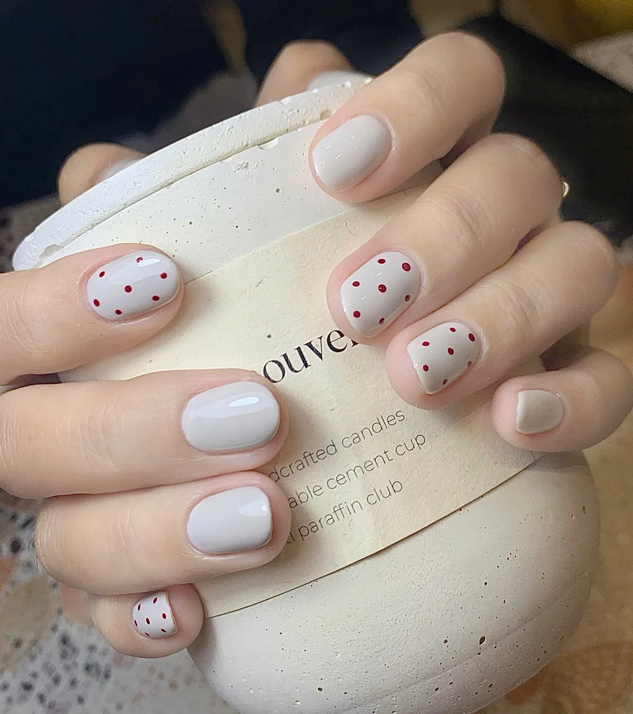 Mẫu nail mùa Thu chấm bi