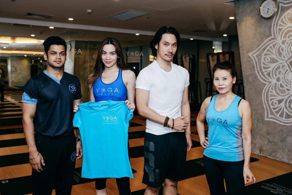 Hồ Ngọc Hà so tài cùng dàn sao trong thử thách Yoga #108challenge
