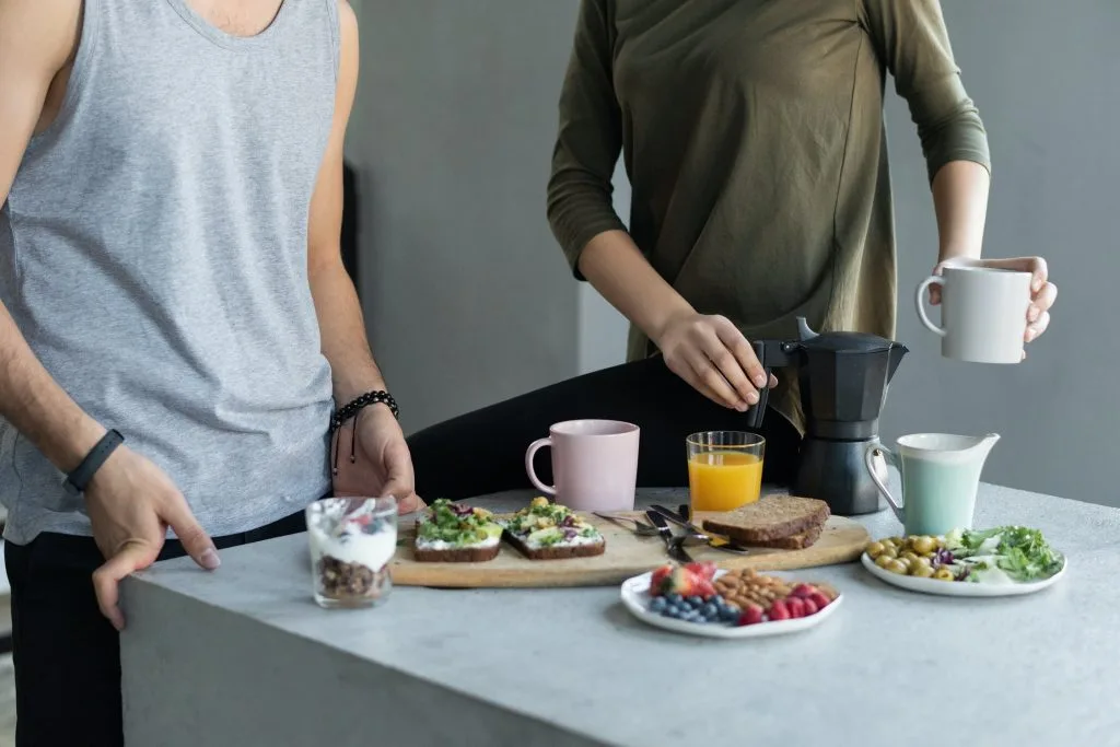 Cách đốt cháy năng lượng hiệu quả nhất là quản lý lượng calo mà bạn tiêu thụ. ăn uống - thức ăn