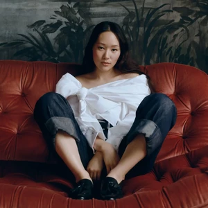 Decoding “mã gene” thời trang của Yerin Ha – nàng thơ mới của “Bridgerton”