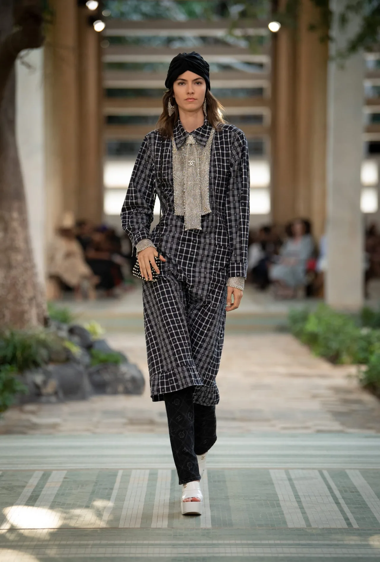 CHANEL Metiers dart DAKAR 2023 look 60