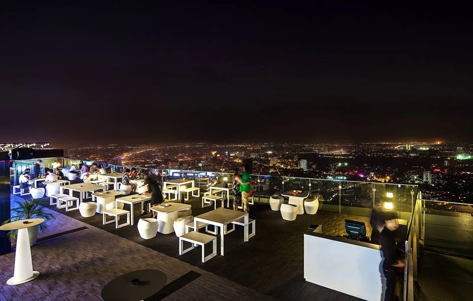 The Lounge Sky là khu vực lounge phục vụ café, đồ uống không cồn và bánh ngọt.
