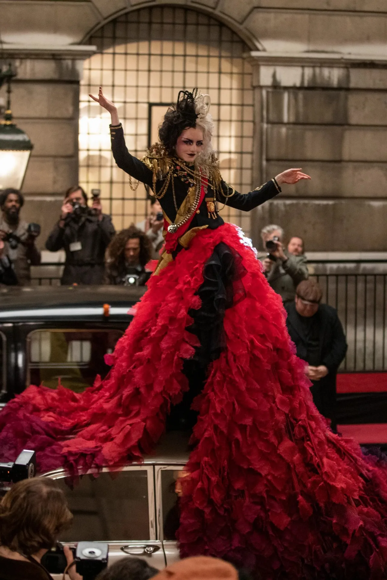 cách Estella thành Cruella de Vil