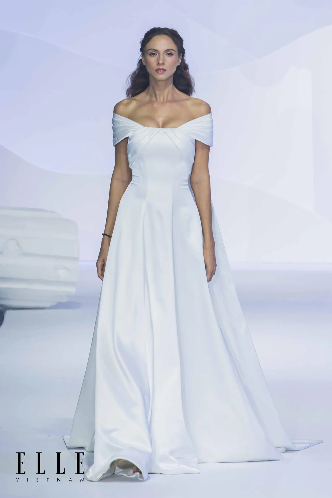 NTK Chung Thanh Phong BST Dear My Princess cùng bộ váy tối giản tinh tế