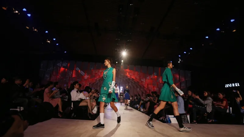 sân khấu ELLE Fashion Show thay đổi qua các năm 7