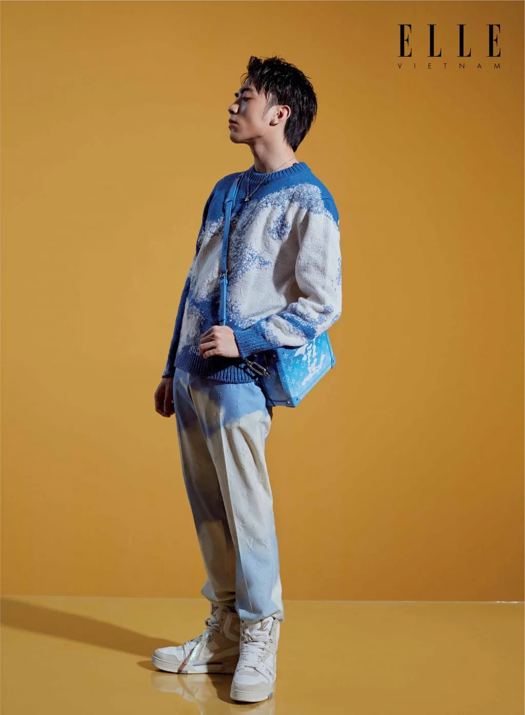 Soobin Hoàng Sơn đeo túi xách Louis Vuitton Soobin Hoàng Sơn đeo túi xách Louis Vuitton