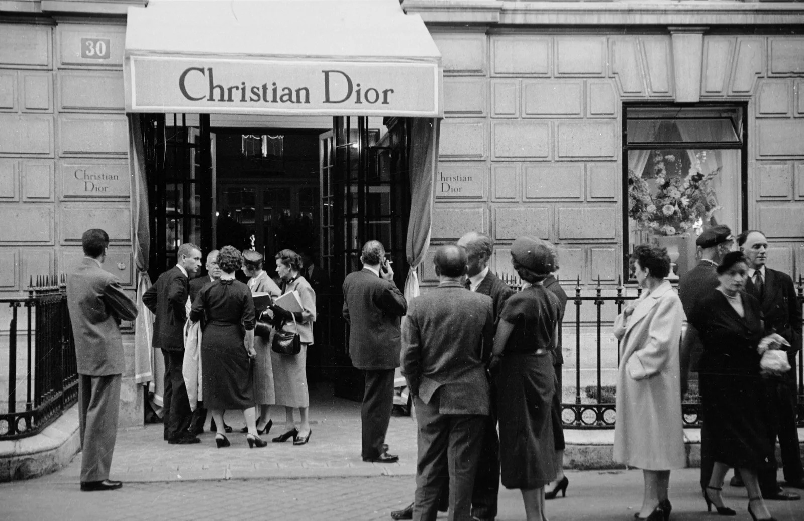 đại lộ 20 Montaigne huyền thoại của dior