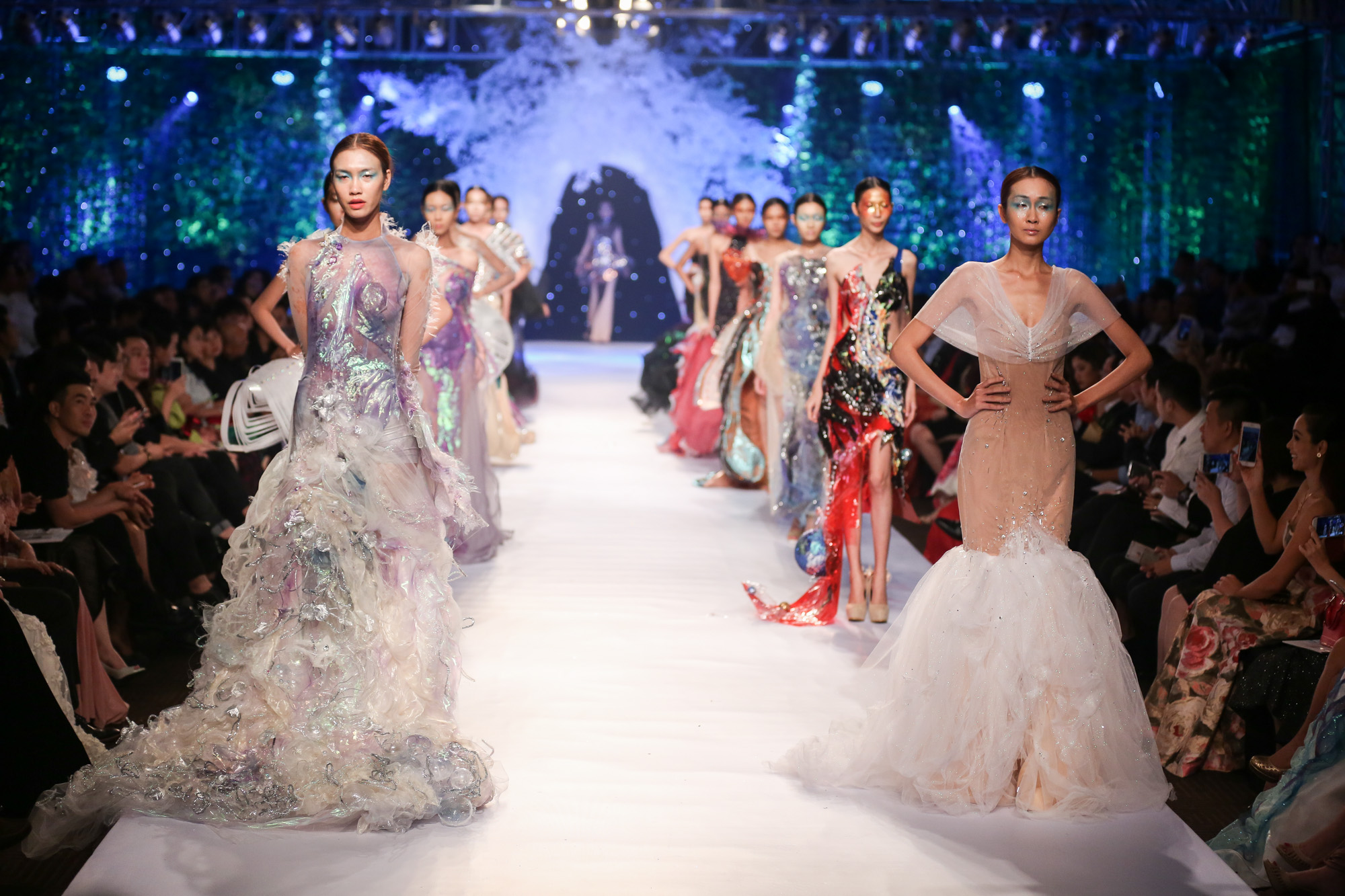 Quỳnh Paris Deja Vu show - elle vietnam 2