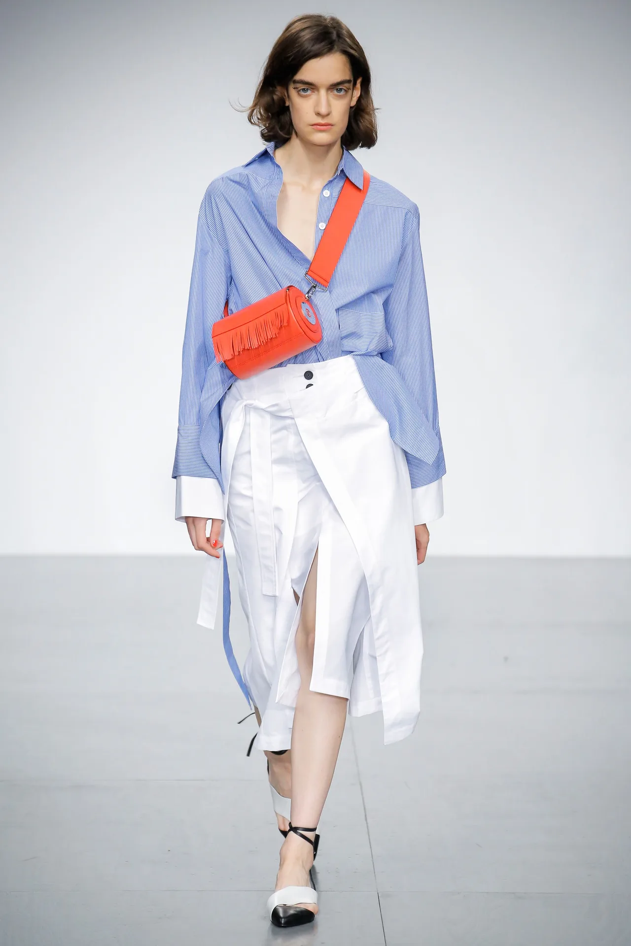 Một số bộ sưu tập nổi bật trong ngày thứ 2 LFW Spring 2018