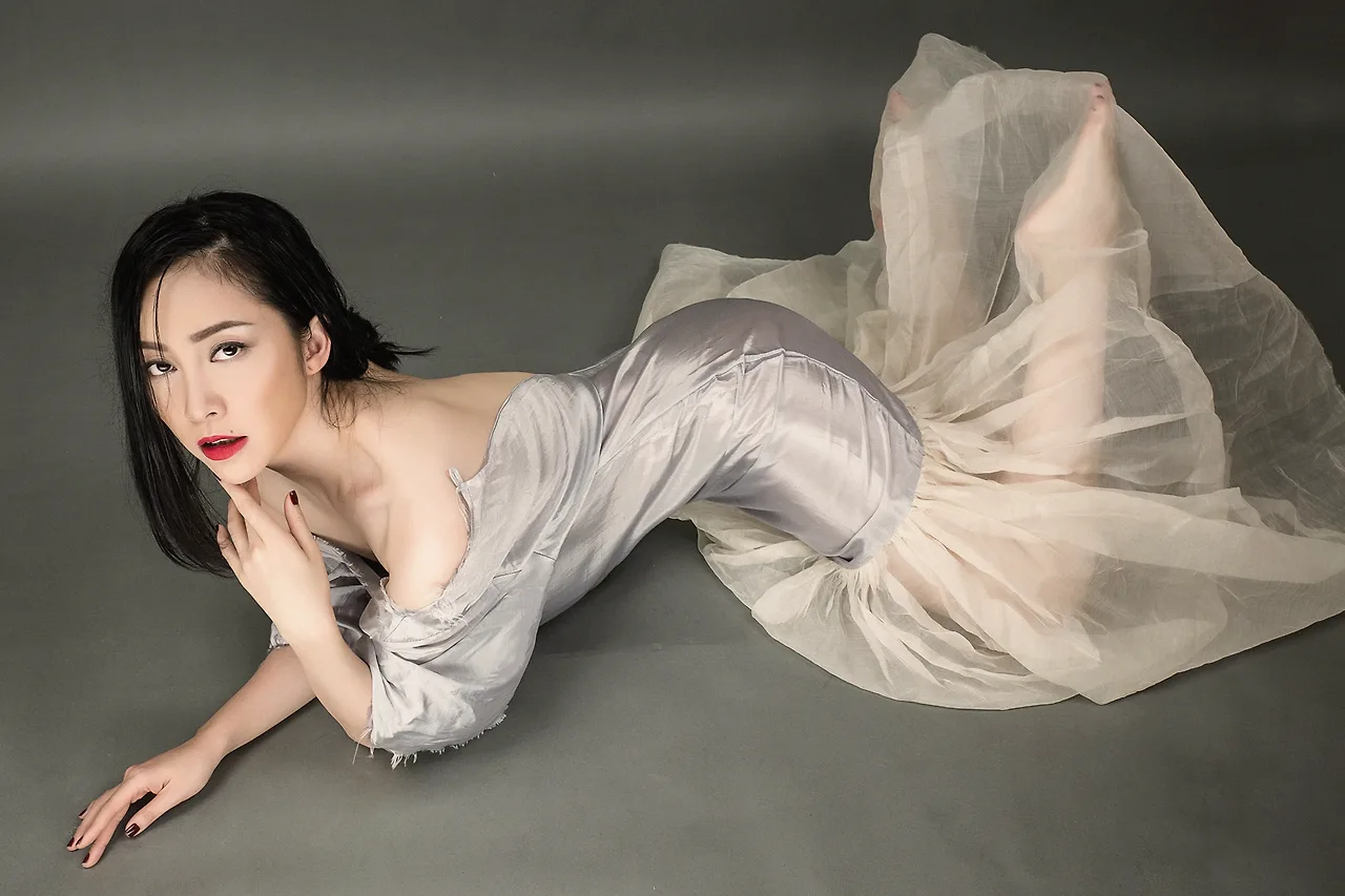 Diễn viên múa Linh Nga trong thiết kế của NTK Li Lam 04