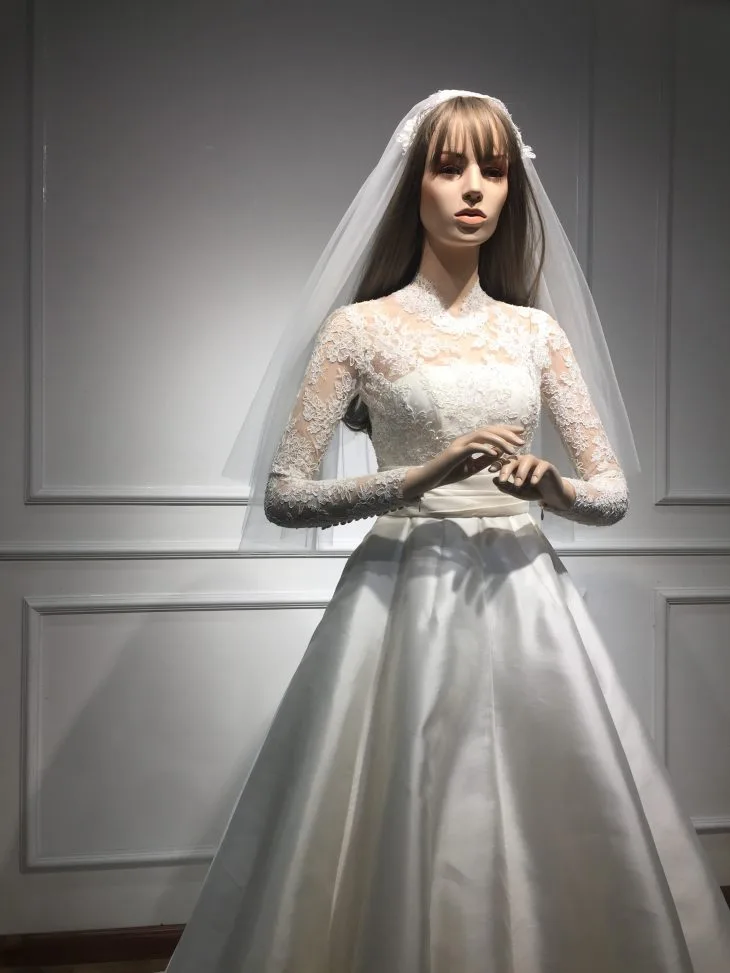 Vay cuoi cua hoa hau Dang Thu Thao goi nhac vay cuoi noi tieng cua cong nuong Grace Kelly 3 Vay cuoi cua hoa hau Dang Thu Thao goi nhac vay cuoi noi tieng cua cong nuong Grace Kelly 3