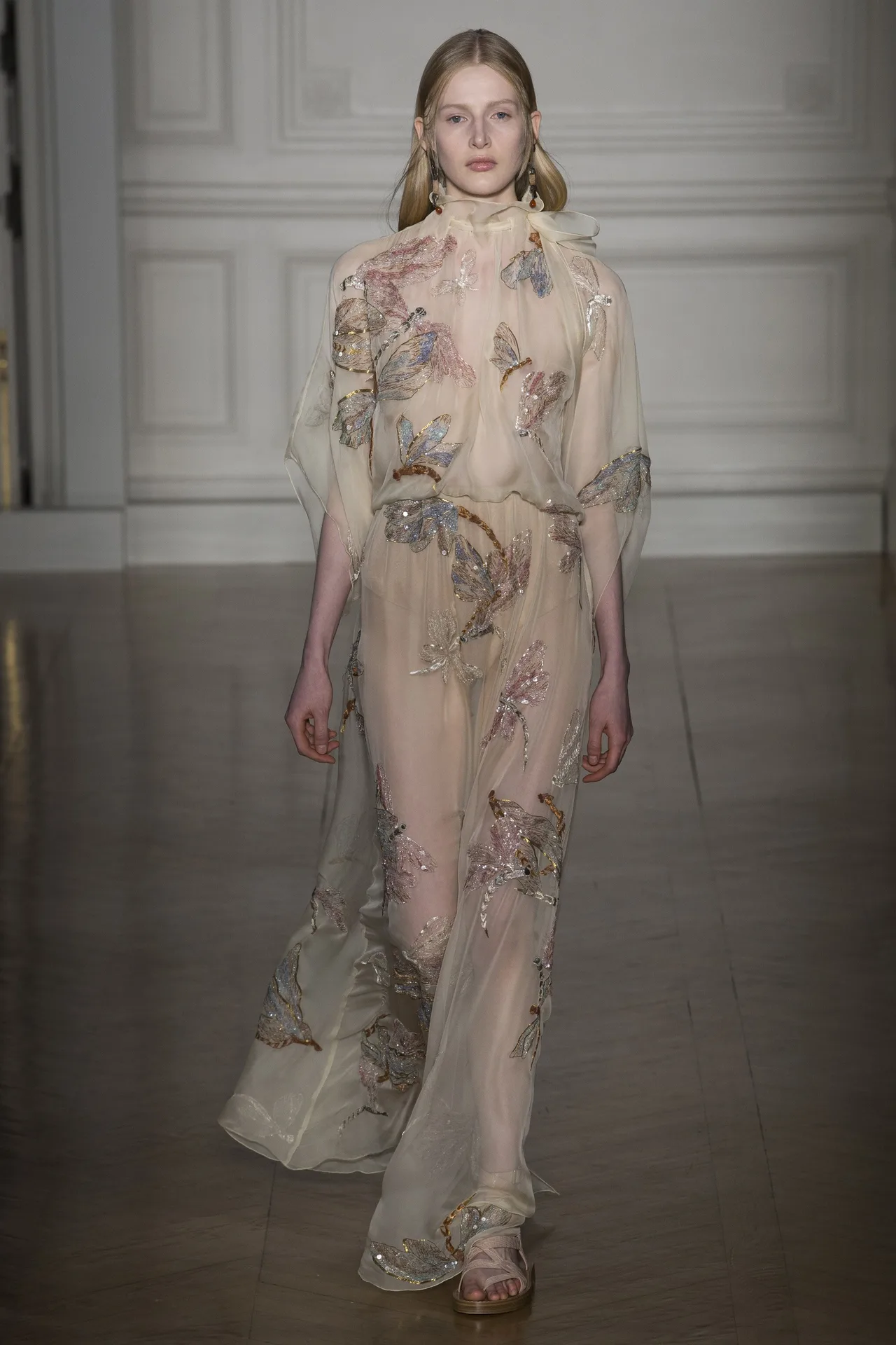 Những BST nổi bật tại tuần lễ Haute Couture Xuân-Hè 2017 - ELLE VN