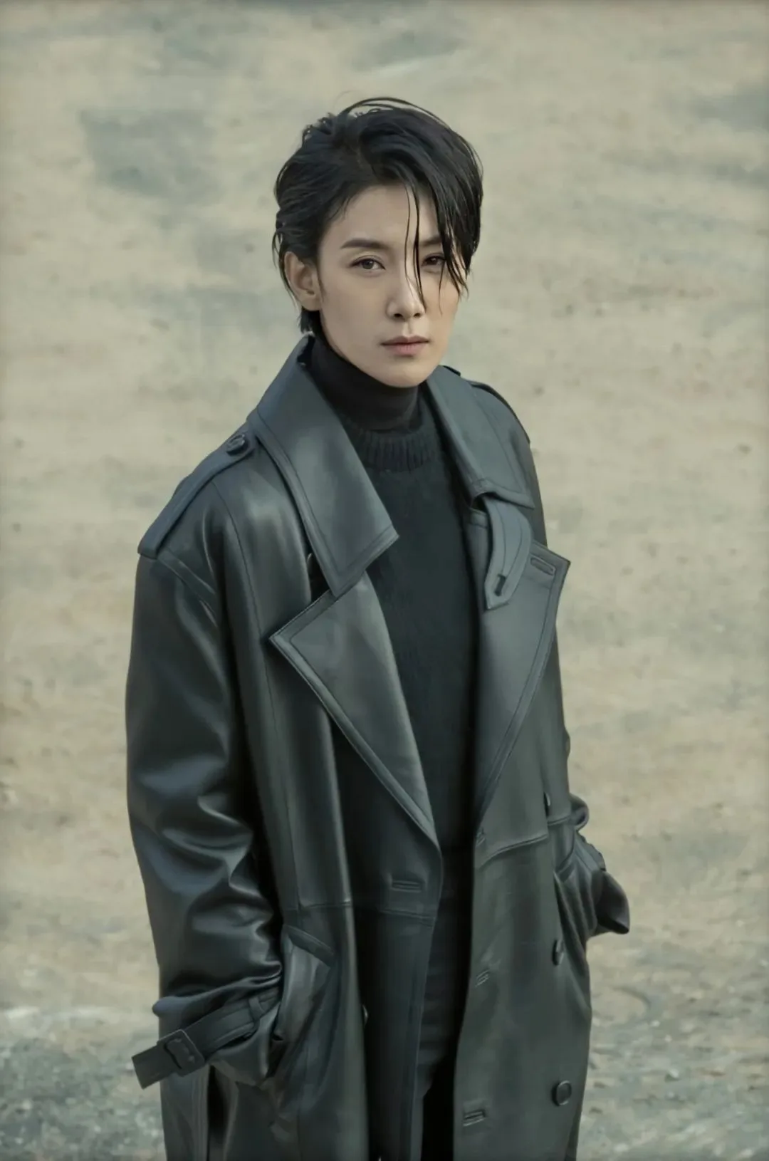 kim seo hyung mặc chất liệu da menswear