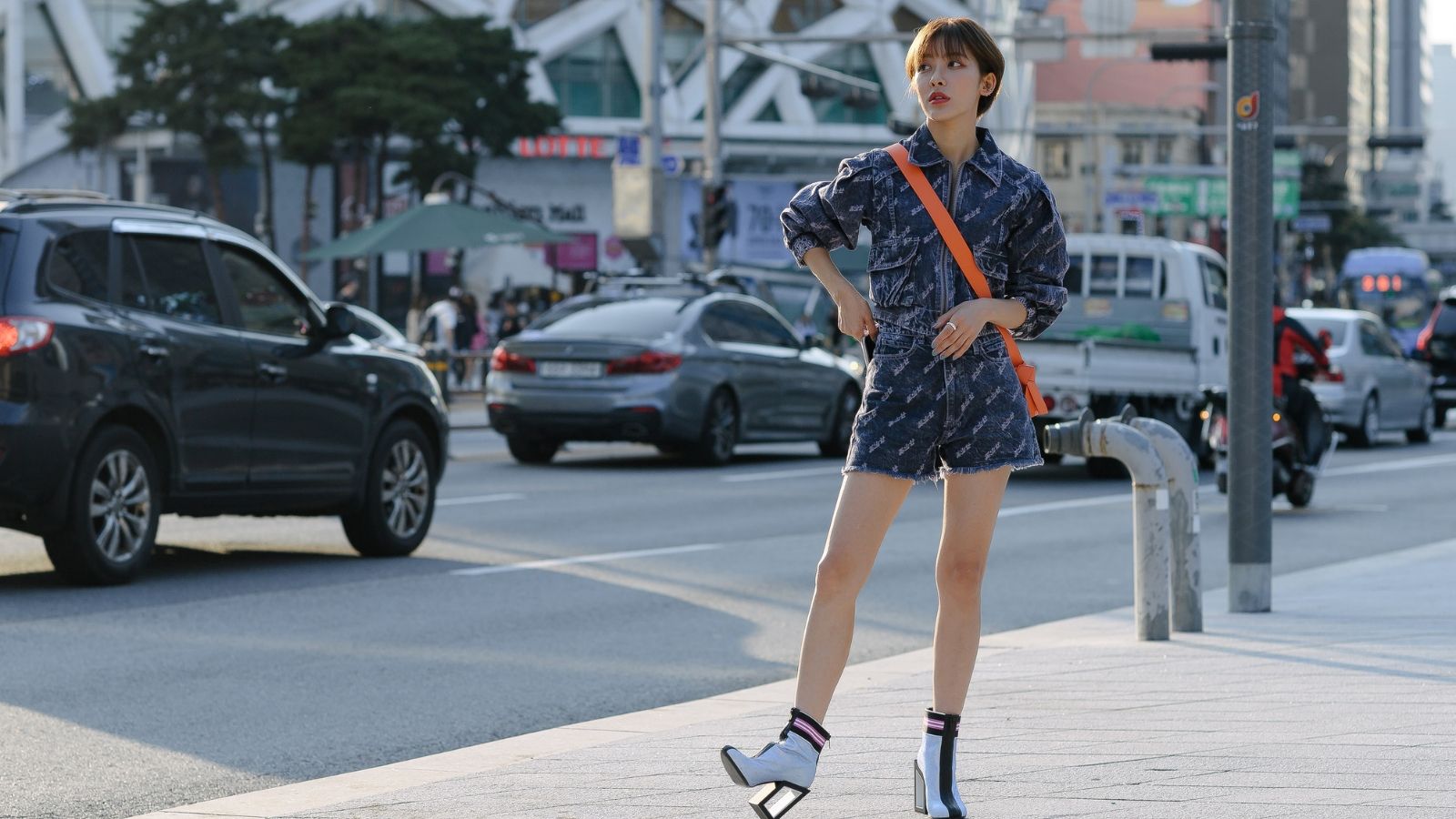 Boots cao gót đế thô ánh bạc