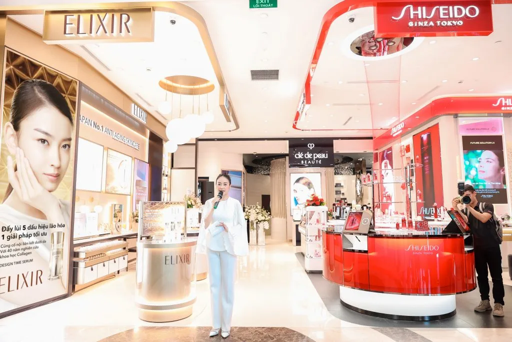 Cửa hàng Vincom Bà Triệu với concept mega-store. Cửa hàng Vincom Bà Triệu với concept mega-store.