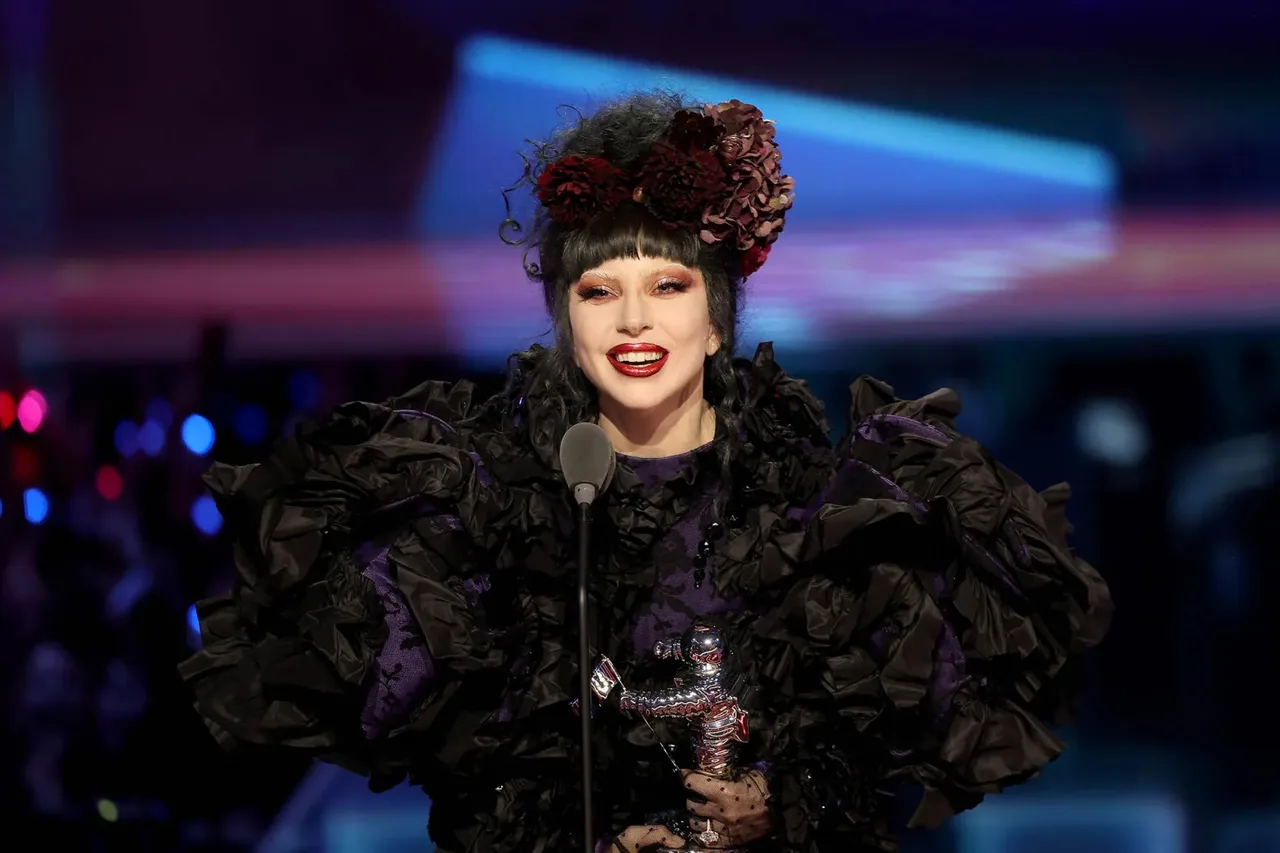 Lady Gaga chiến thắng áp đảo ở lễ trao giải mtv music awards 2025 vmas 2025 với 4 giải thưởng bao gồm best artist