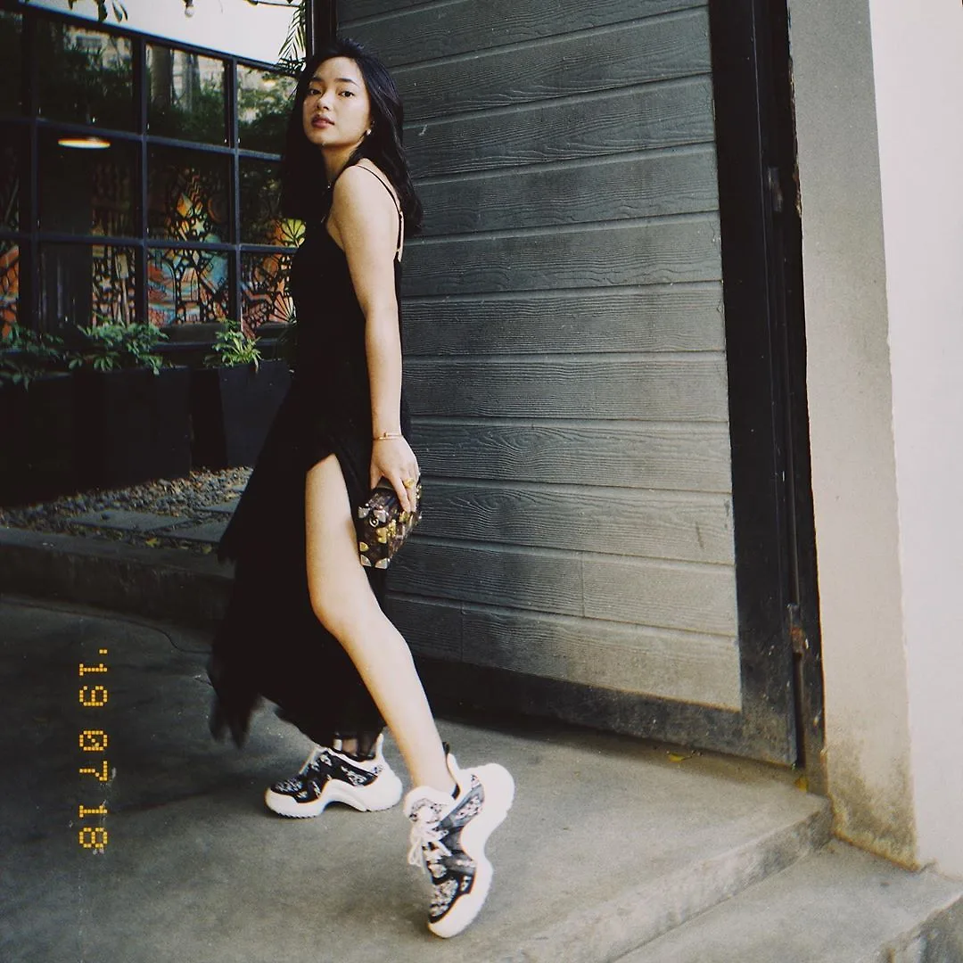 châu bùi đầm maxi dây đen xẻ tà