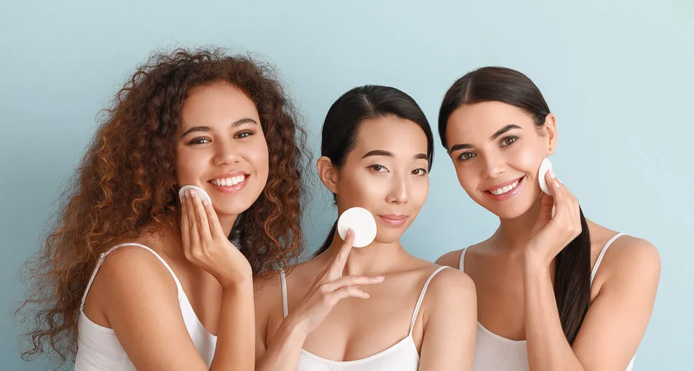 nước thần dùng cotton pad, bông tẩy trang