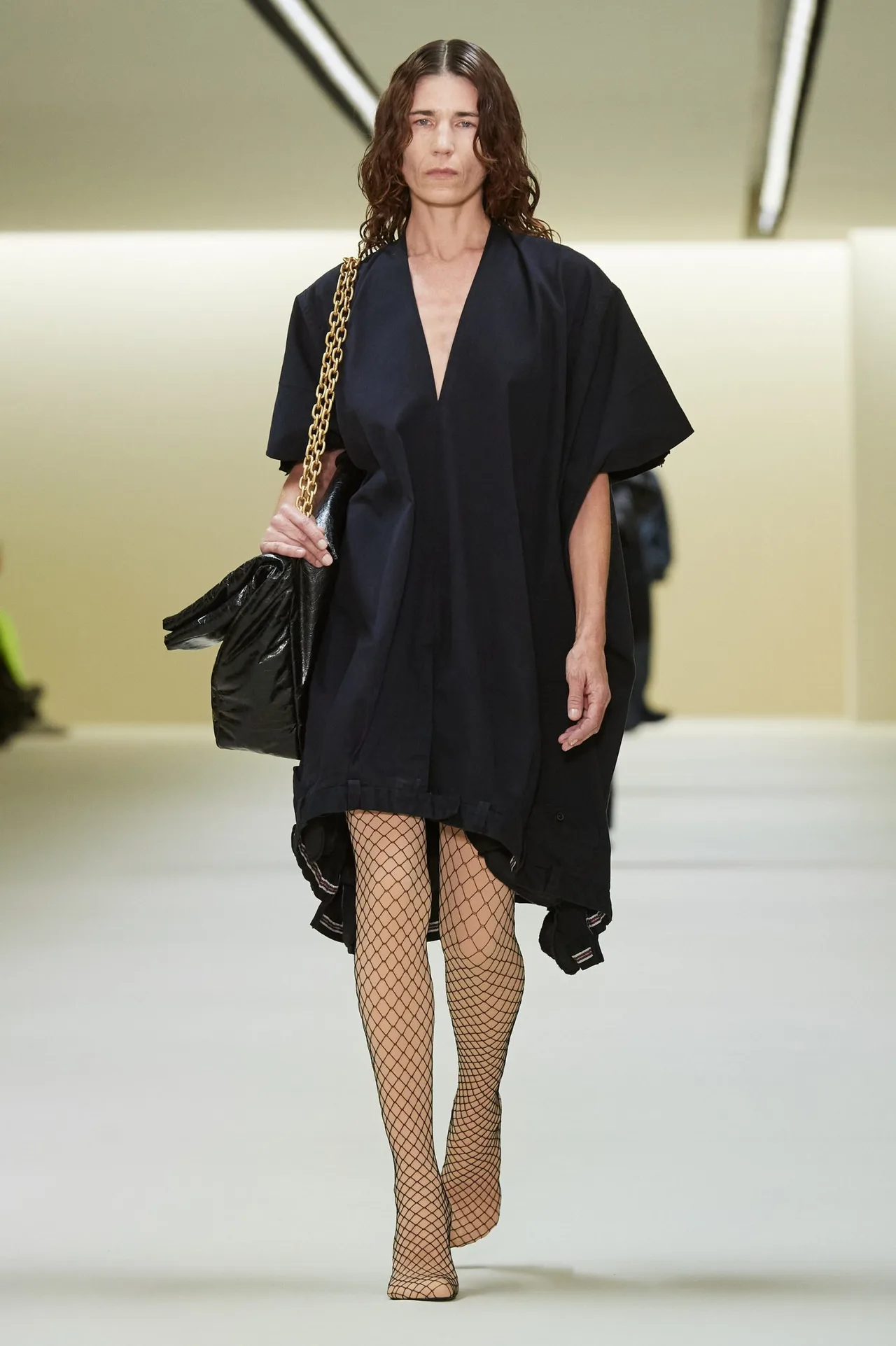 00013-balenciaga-fall-2023-ready-to-wear-credit-gorunway