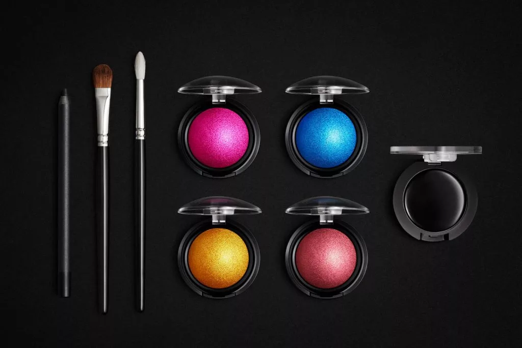 Cảm hứng vị lai từ son Pat McGrath trong Maison Margiela Counture Xuân 2018 Cảm hứng vị lai từ son Pat McGrath trong Maison Margiela Counture Xuân 2018 - 4