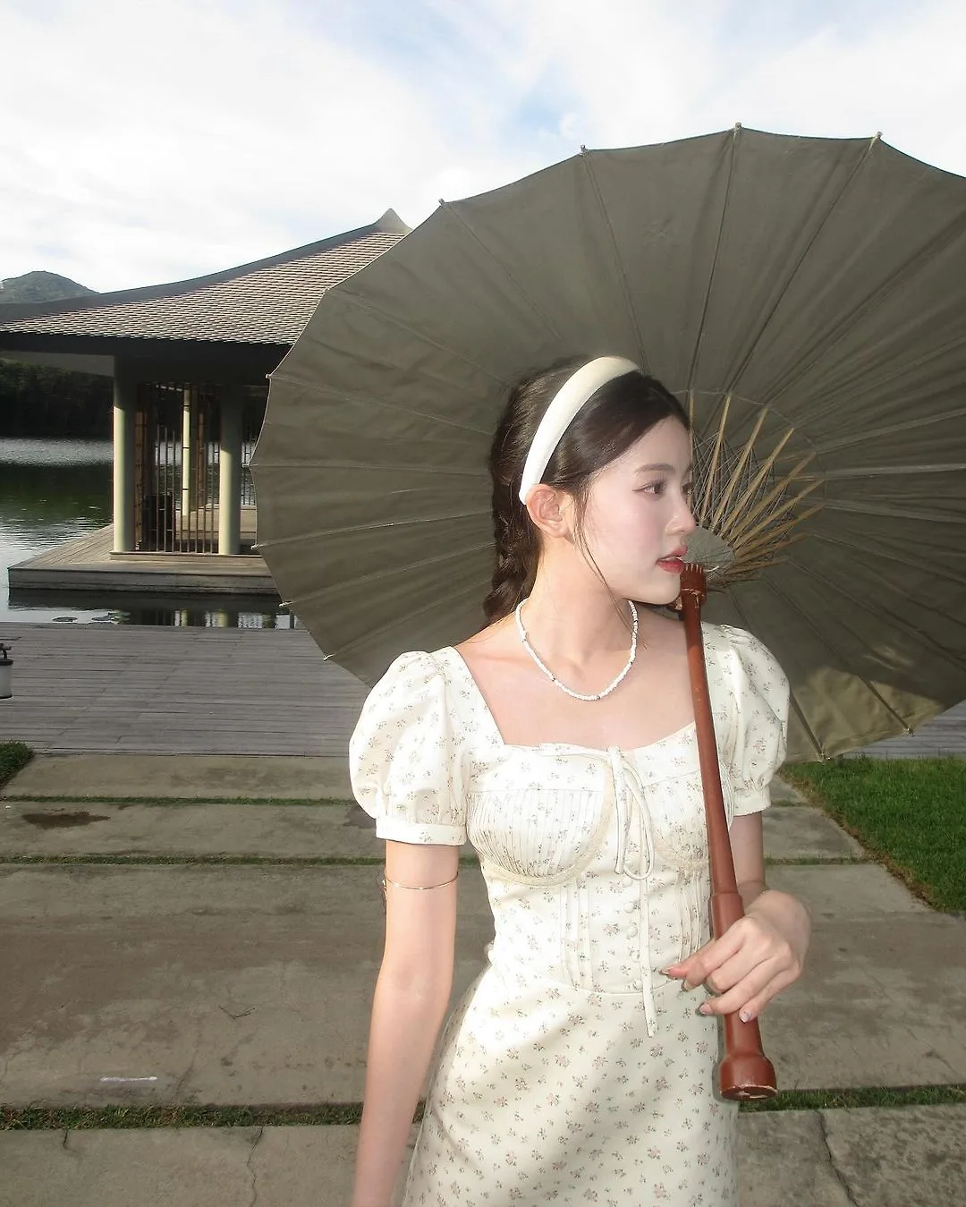 Tăng Mỹ Hàn diện váy hoa nhí
