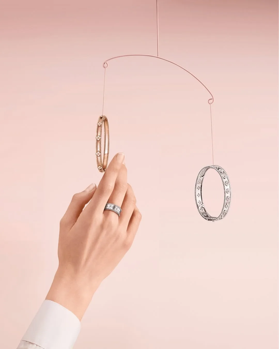 vòng tay đính đá BST Van Cleef & Arpels Perlée