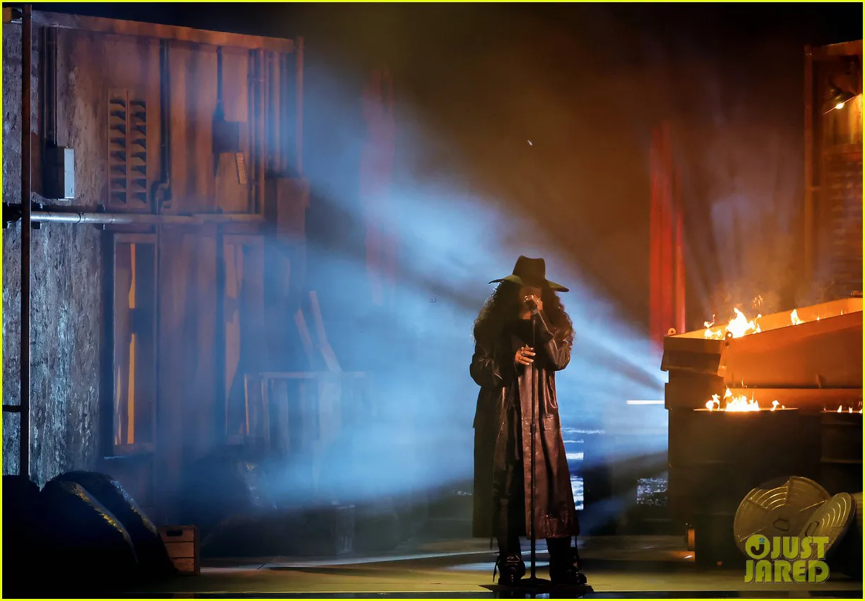 sza trình diễn tại grammy 2024