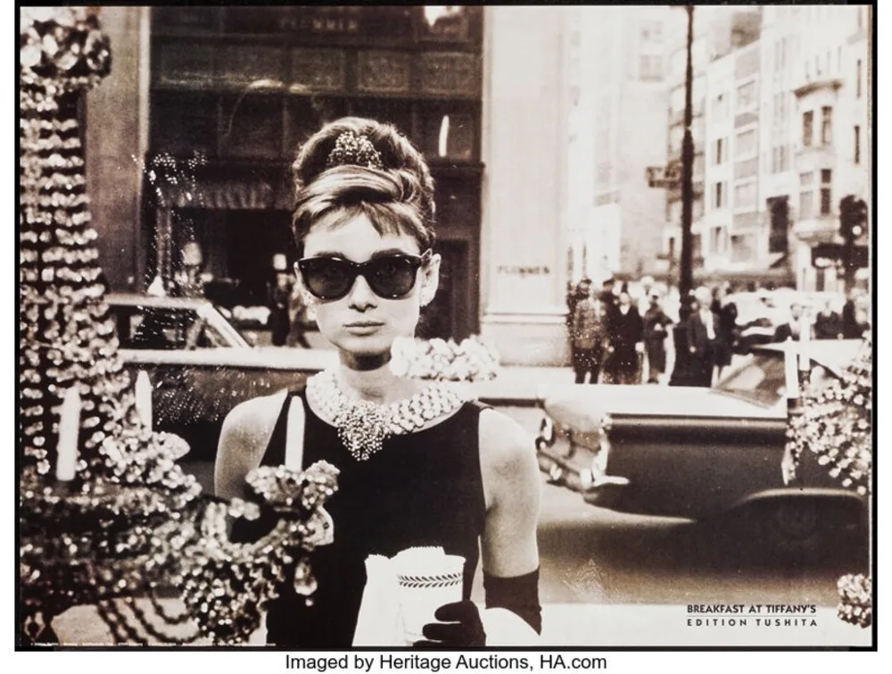 Audrey Hepburn diện kính Ray-Ban