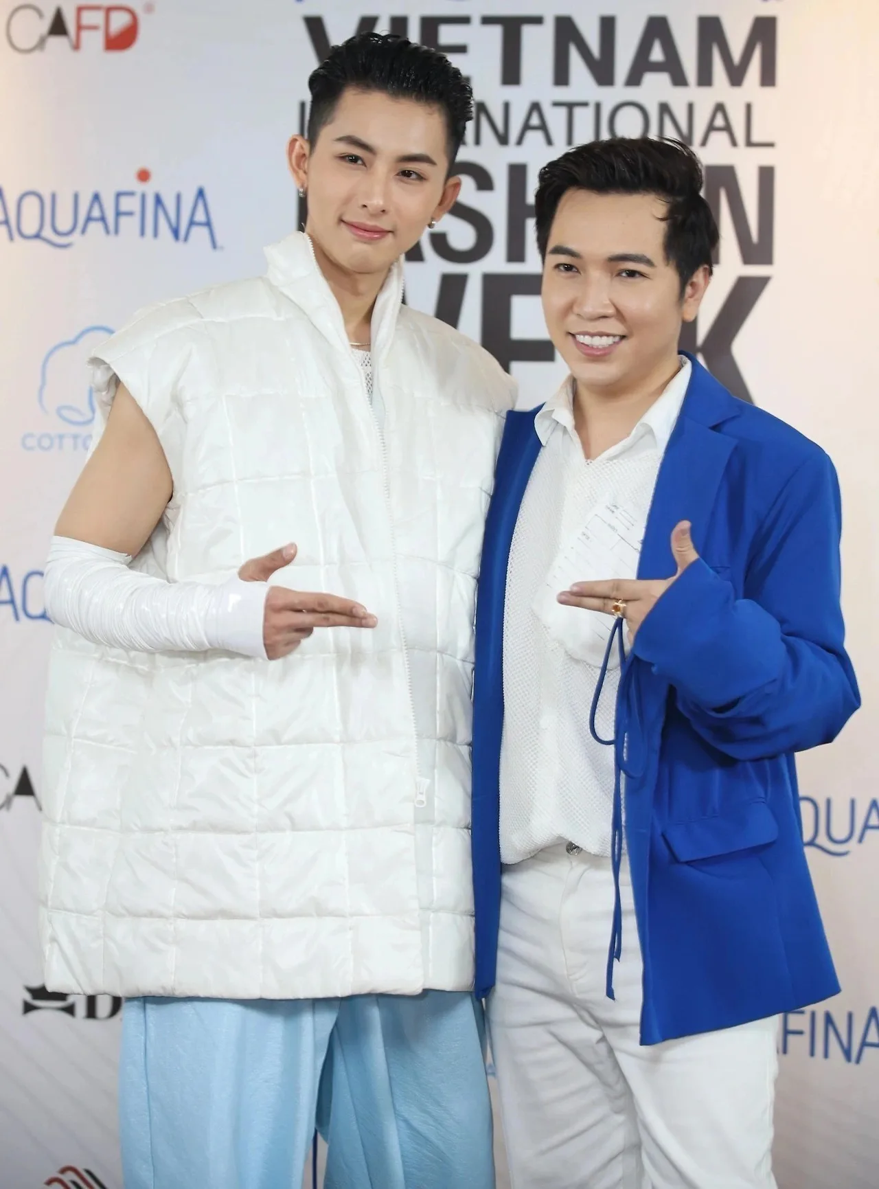 hop báo tuần lễ thời trang Aquafina