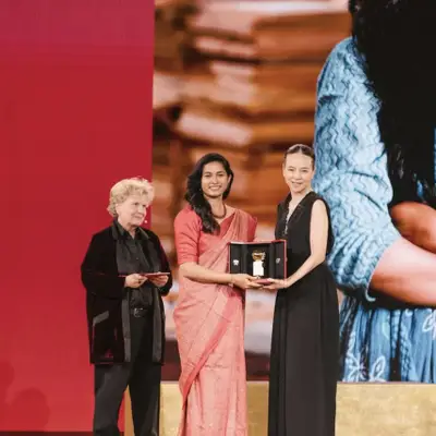 Gặp gỡ Monika Shukla: Người phụ nữ đứng sau mô hình nuôi ong tại Ấn Độ