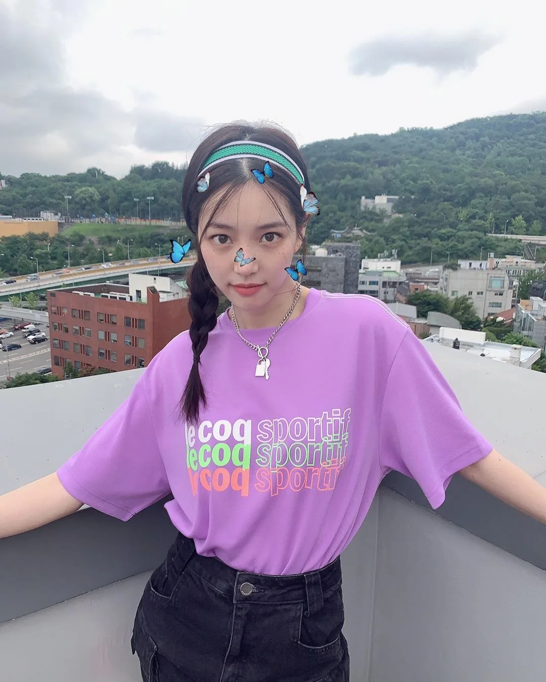 Áo thun tím phong cách soft aesthetic