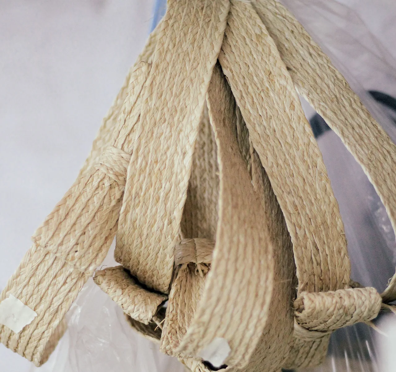 Leinné những sợi raffia được bện nhuyễn Leinné những sợi raffia được bện nhuyễn