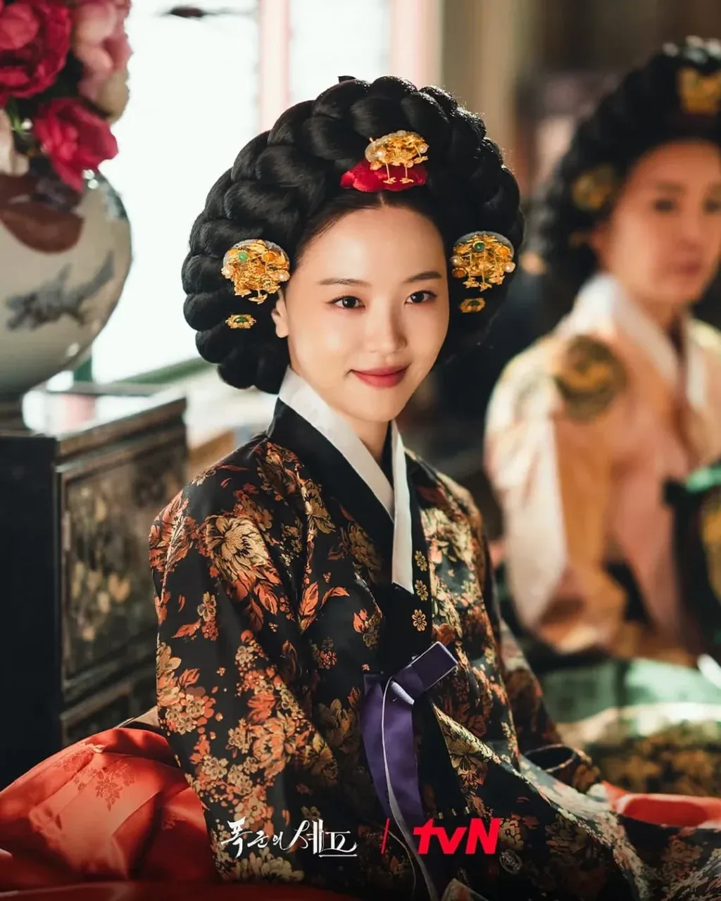 Hanbok thêu tay tinh xảo "ác nữ" Kang Han Na