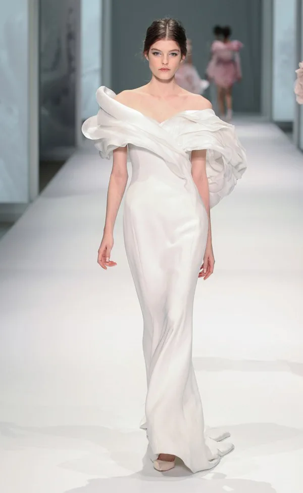 váy cưới đẹp trễ vai của Ralph Russo