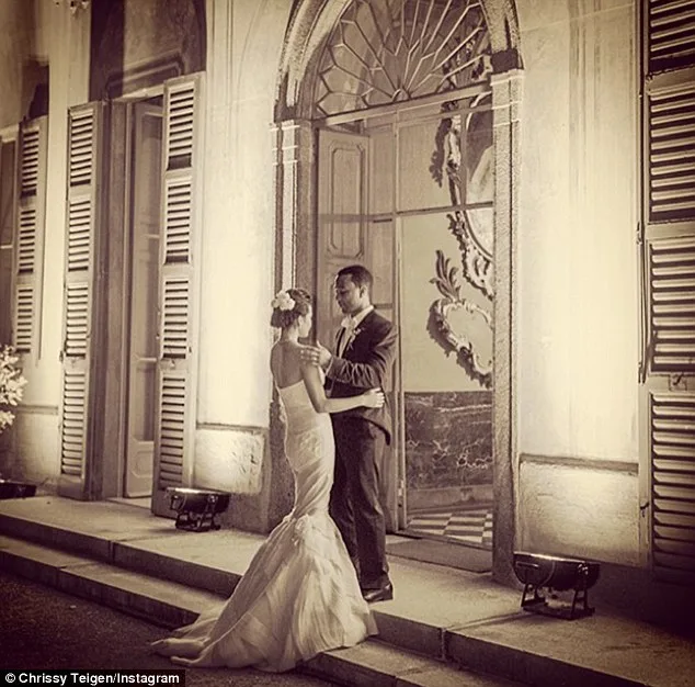 ellevn-chrissy-john-legend-vay-cuoi-vera-wang2