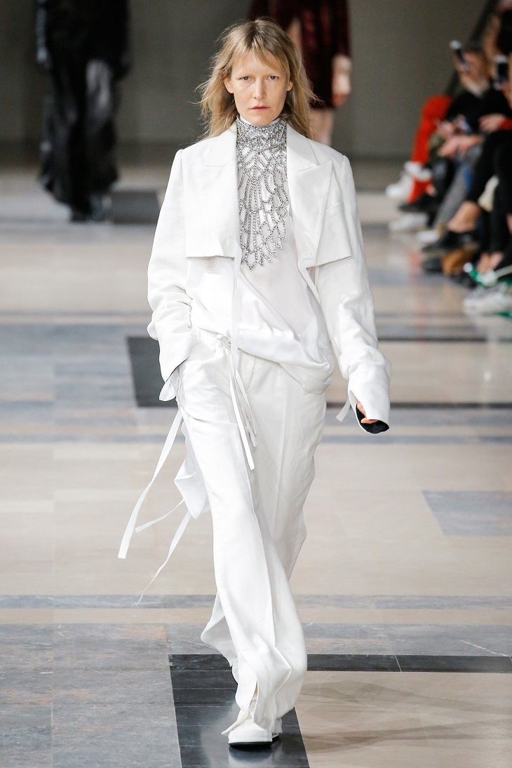 ELLE Việt Nam - Những chân dài đình đám thập niên 90 từ giã sàn runway giờ ra sao (13) ELLE Việt Nam - Những chân dài đình đám thập niên 90 từ giã sàn runway giờ ra sao (13)