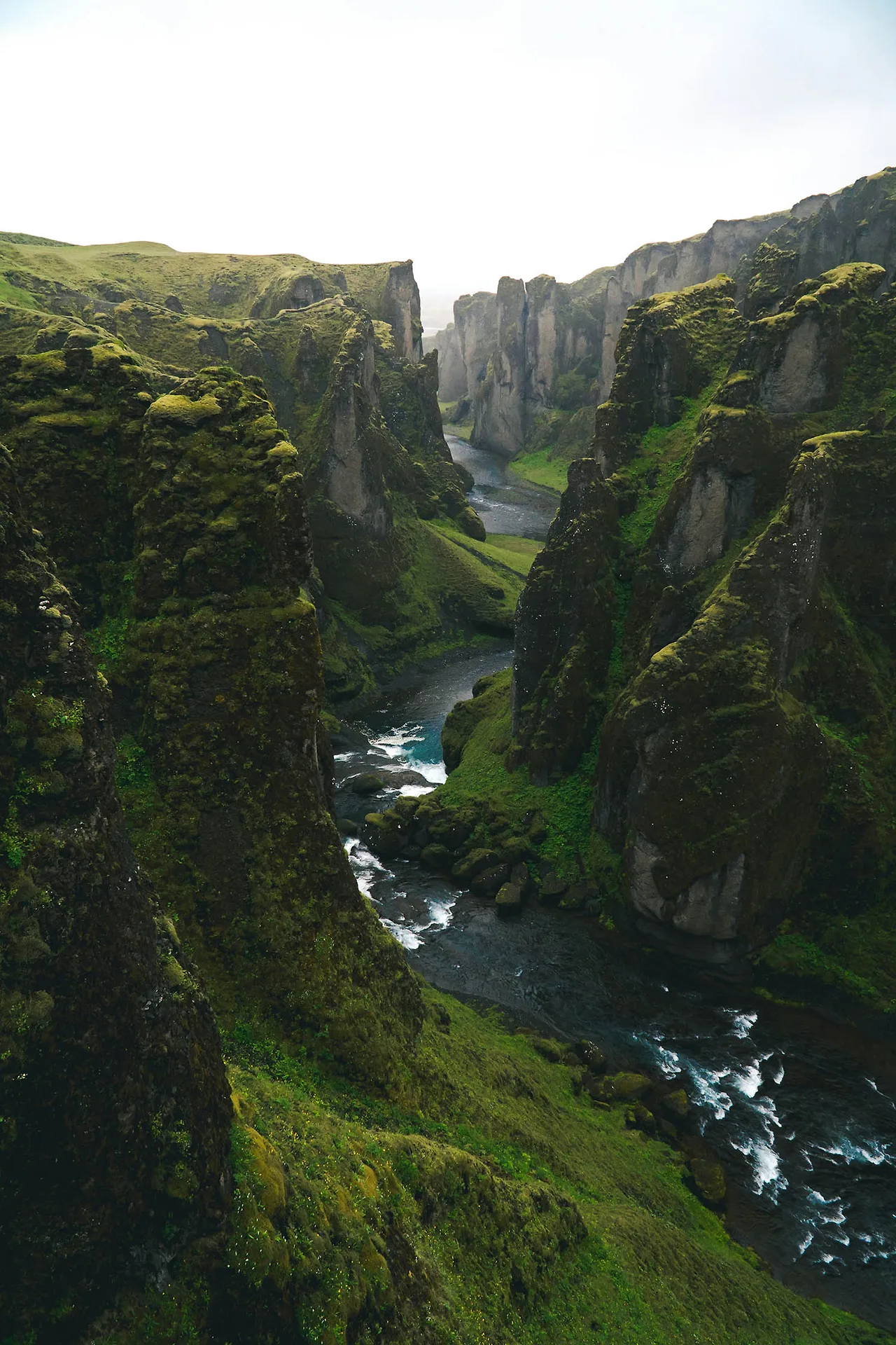 núi cao ở đất nước hạnh phúc iceland
