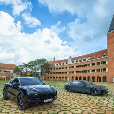 Porsche Cayenne Coupé E-Hybrid và Panamera 4 Executive E-Hybrid