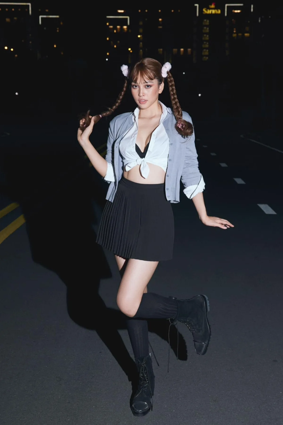 Hoa hậu Tiểu Vy hóa trang britney spears Halloween
