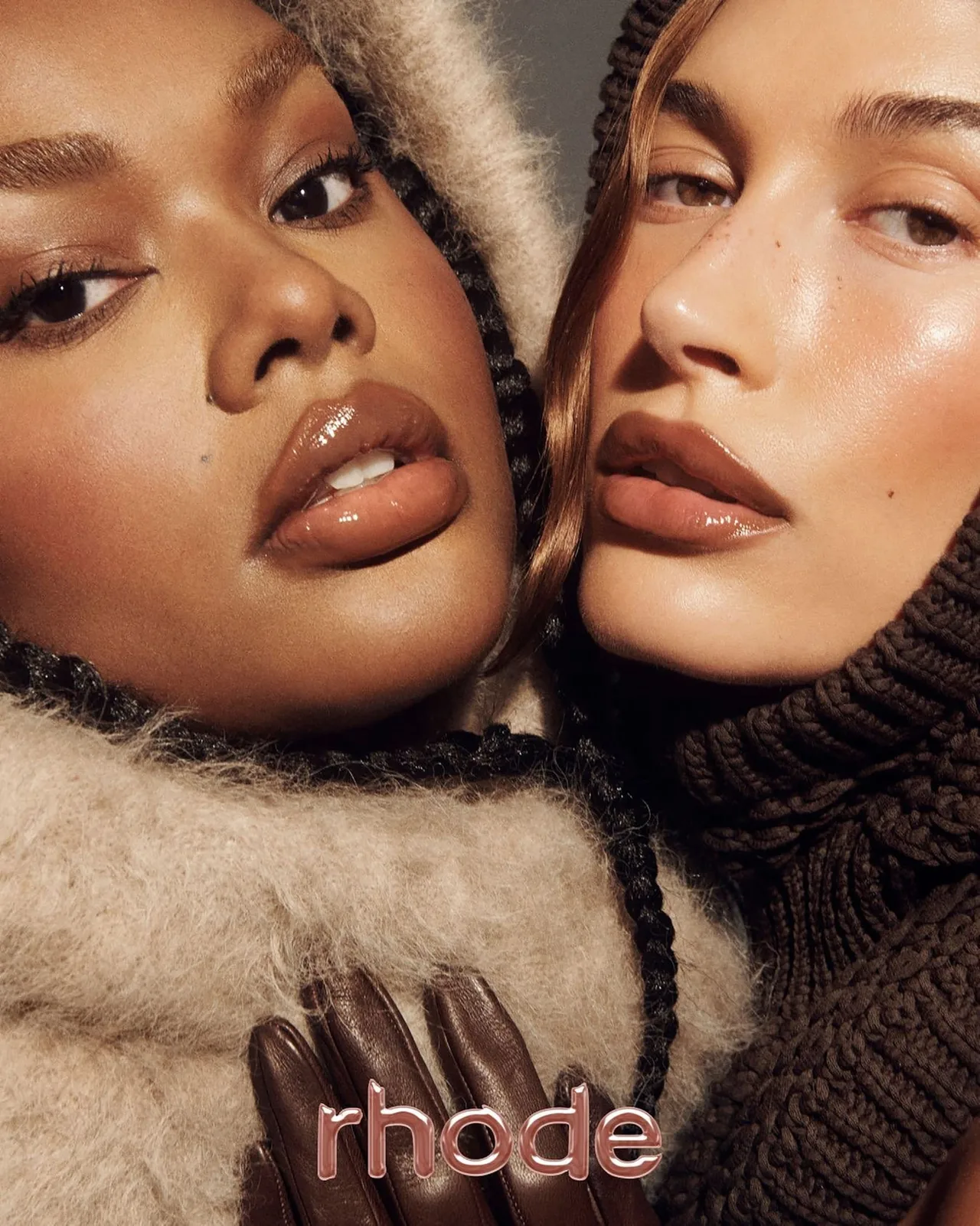 cà phê rhode peptide Hailey Bieber sử dụng son dưỡng Rhode Peptide màu cà phê